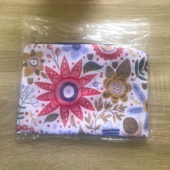 NEW …Floral Pattern Cosmetic / Makeup Bag - Picture 3 of 3